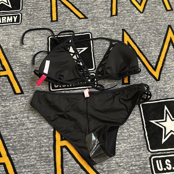 Victoria’s Secret Swimsuit. - Picture 3 of 4